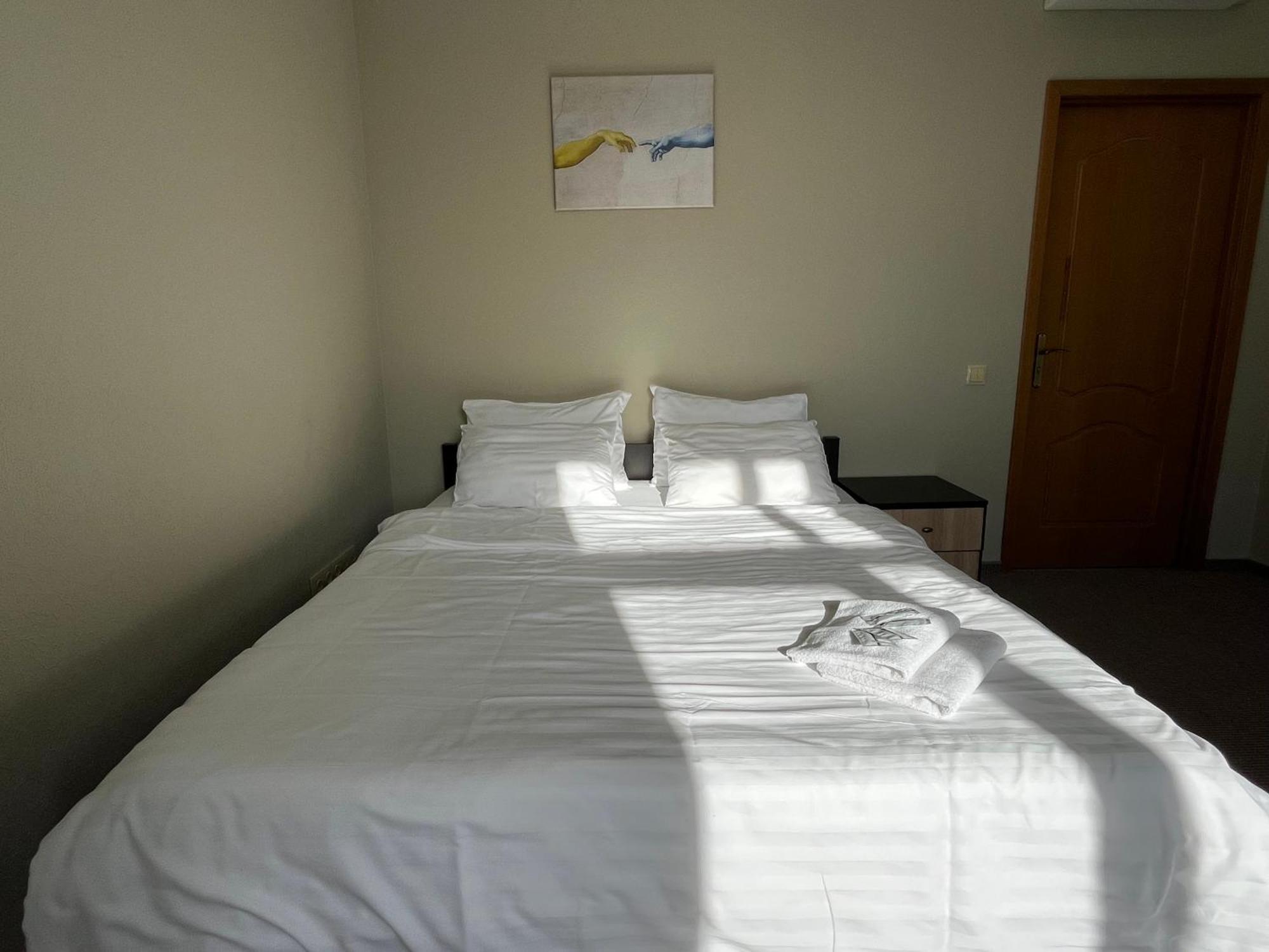 4Room Hostel Киев Екстериор снимка