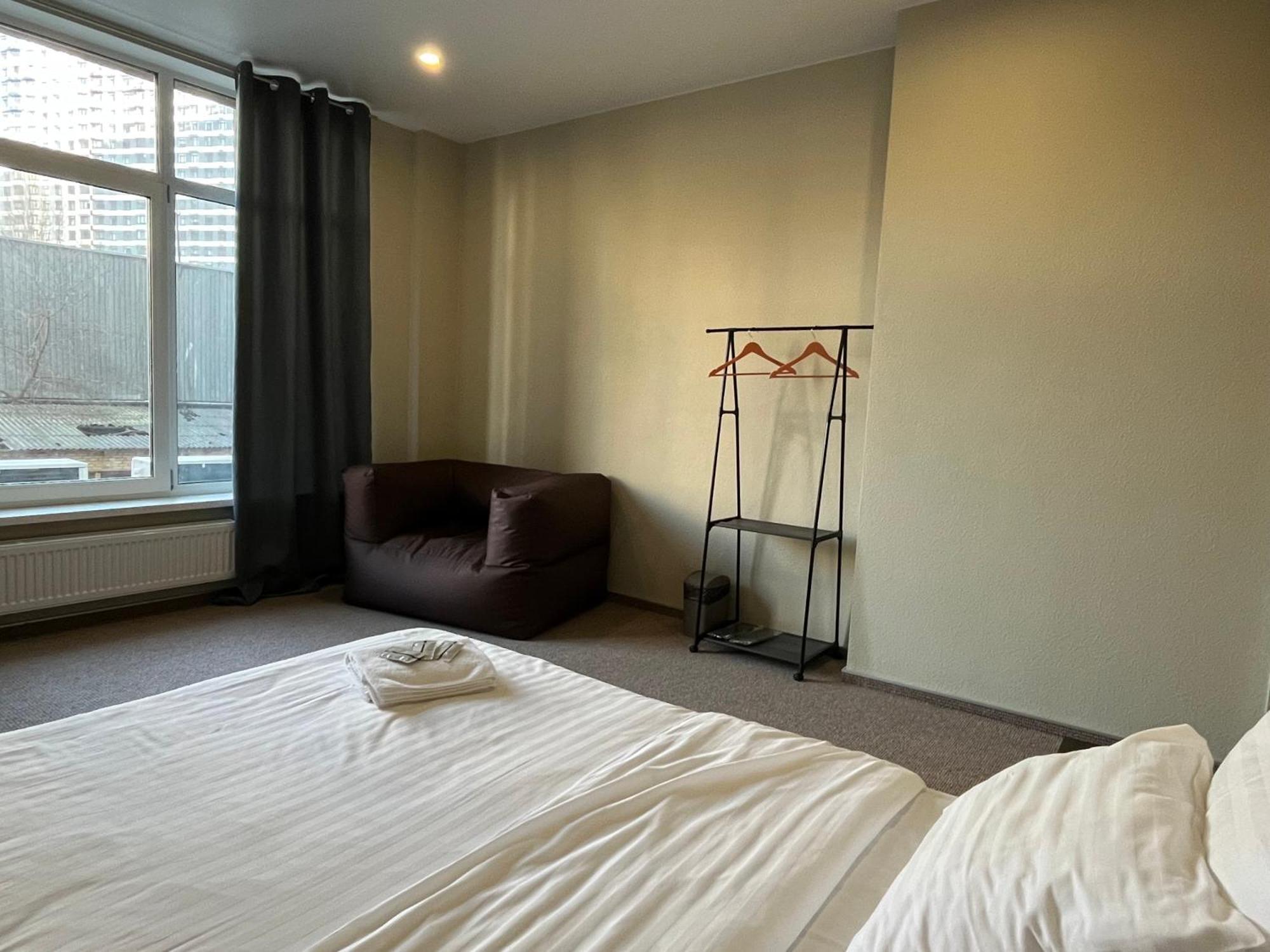 4Room Hostel Киев Екстериор снимка