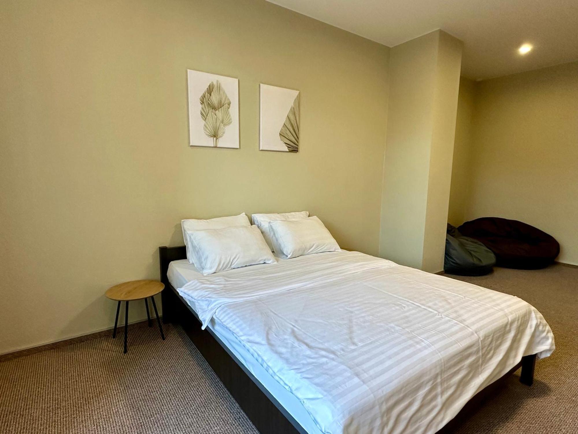 4Room Hostel Киев Екстериор снимка